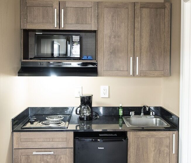 标准间, Suburban Studios Charlotteballantyne