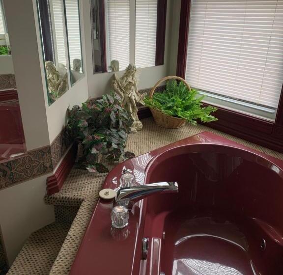 غرفة قياسية مزوَّدة بجاكوزي, Lakeview