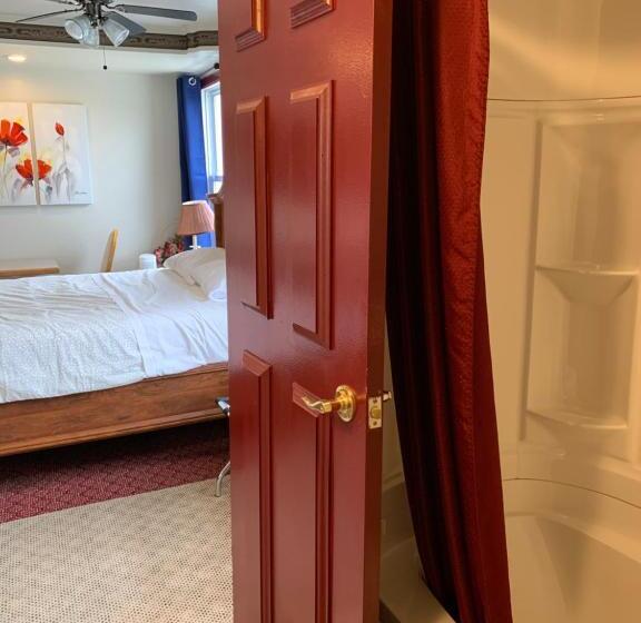 غرفة قياسية مزوَّدة بجاكوزي, Lakeview