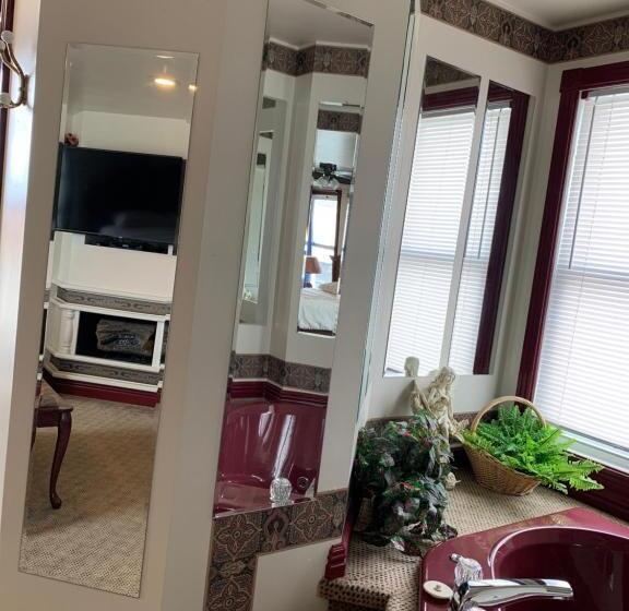 غرفة قياسية مزوَّدة بجاكوزي, Lakeview