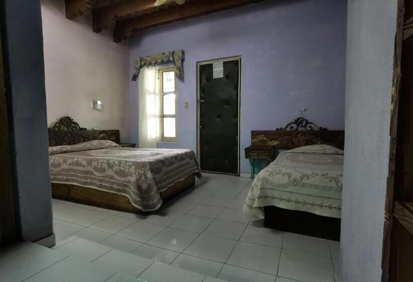 اتاق استاندارد سه نفره, Capital Omesón De La Fragua