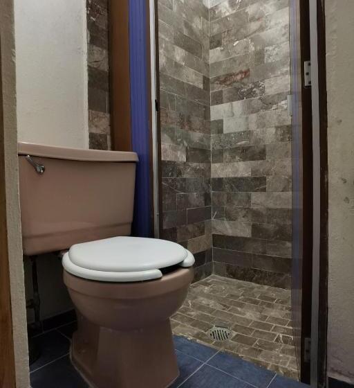 اتاق استاندارد سه نفره, Capital Omesón De La Fragua