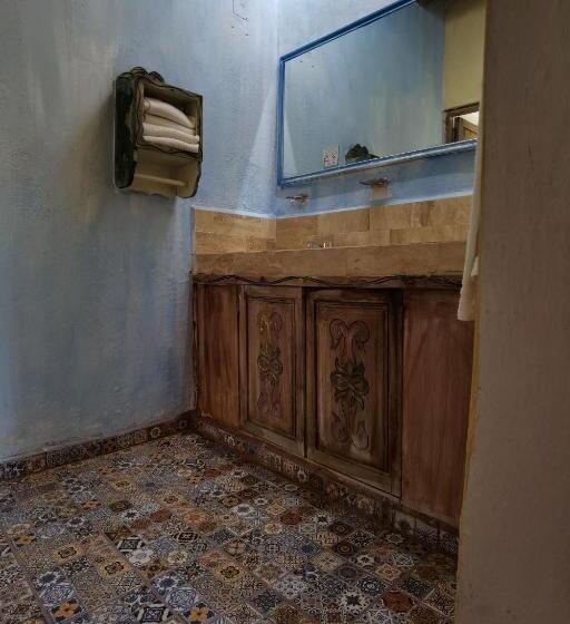 اتاق خانوادگی, Capital Omesón De La Fragua