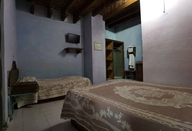 اتاق استاندارد سه نفره, Capital Omesón De La Fragua