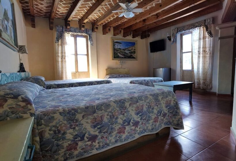 اتاق استاندارد سه نفره, Capital Omesón De La Fragua