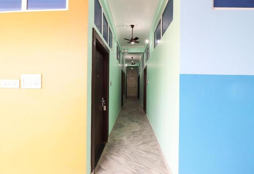 スタンダードルーム, Flagship Fanatic Inn And Banquet Near Chaudhary Charan Singh International Airport