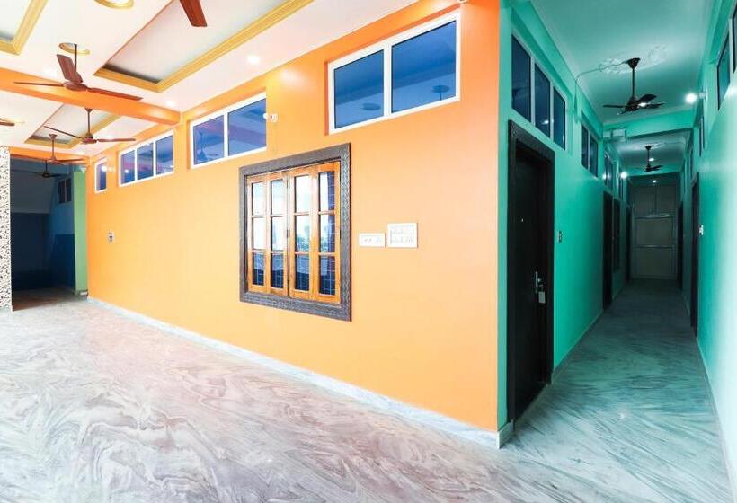 スタンダードルーム, Flagship Fanatic Inn And Banquet Near Chaudhary Charan Singh International Airport