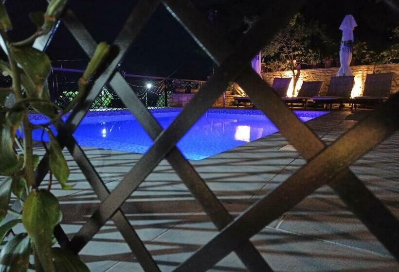 带大床的套房, Praga