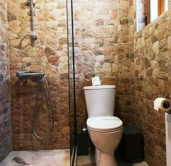 اتاق لوکس, Praga