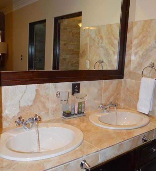 جناح سرير كينج, Hacienda San Juan Resort