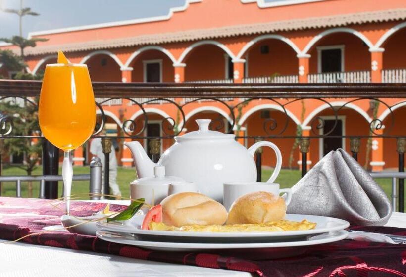 بنجلو قياسى, Hacienda San Juan Resort