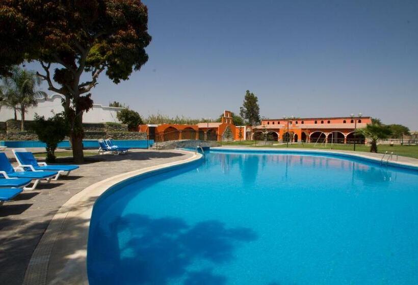 بنجلو قياسى, Hacienda San Juan Resort