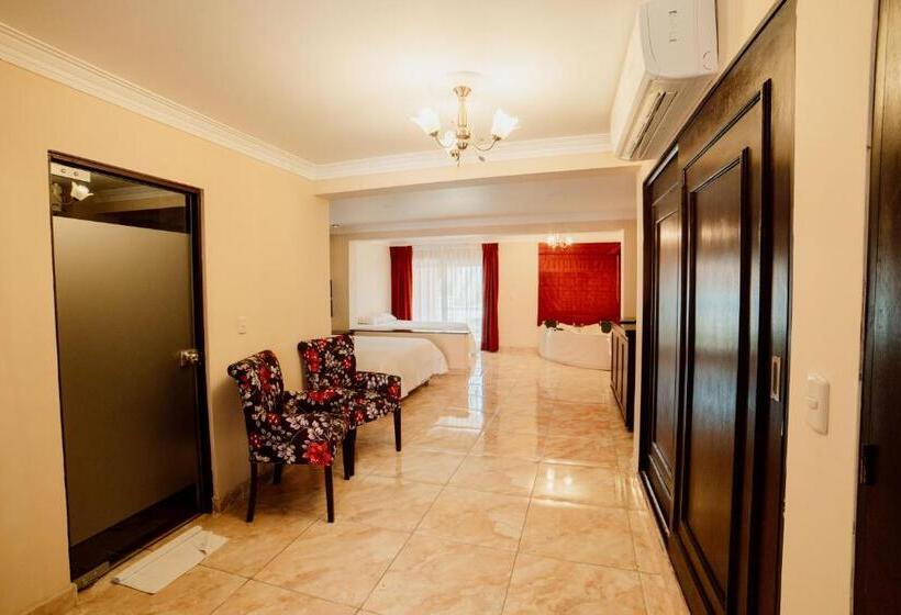 جناح جونيور, Hacienda San Juan Resort