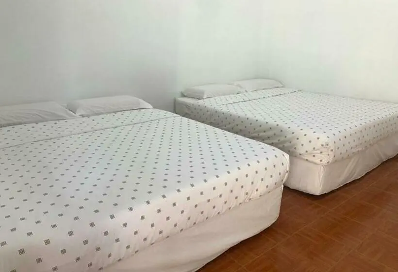 Classic Kolmen Hengen Huone, Oyo 89928 Acf Guest House