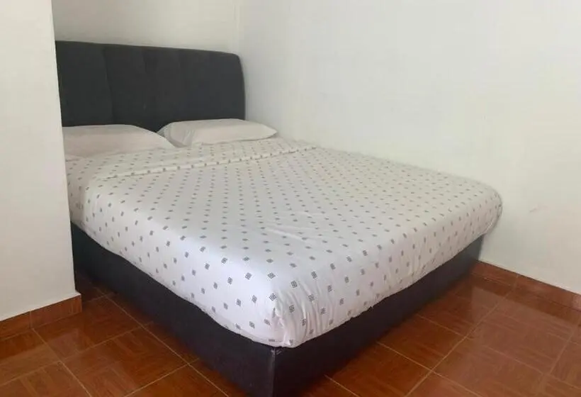 Classic Kolmen Hengen Huone, Oyo 89928 Acf Guest House