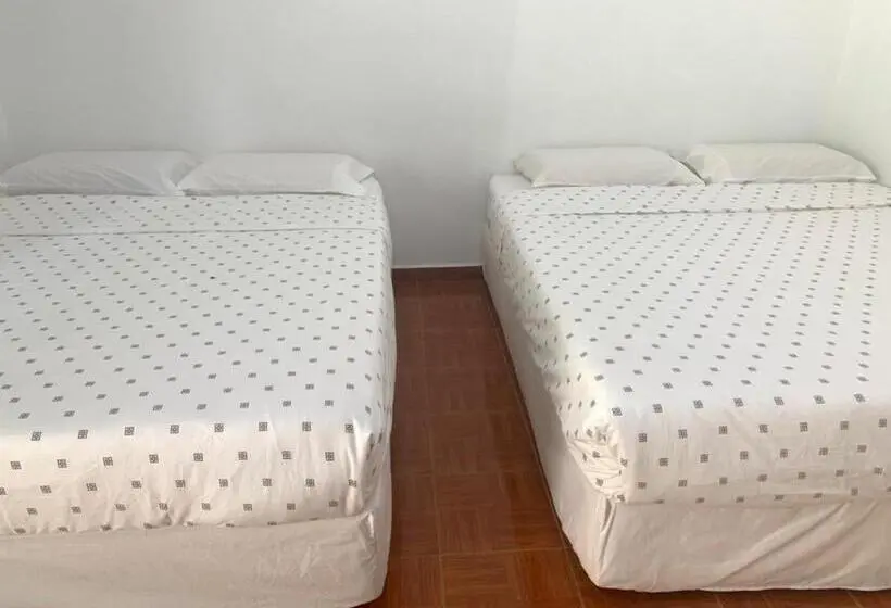 Classic Kolmen Hengen Huone, Oyo 89928 Acf Guest House