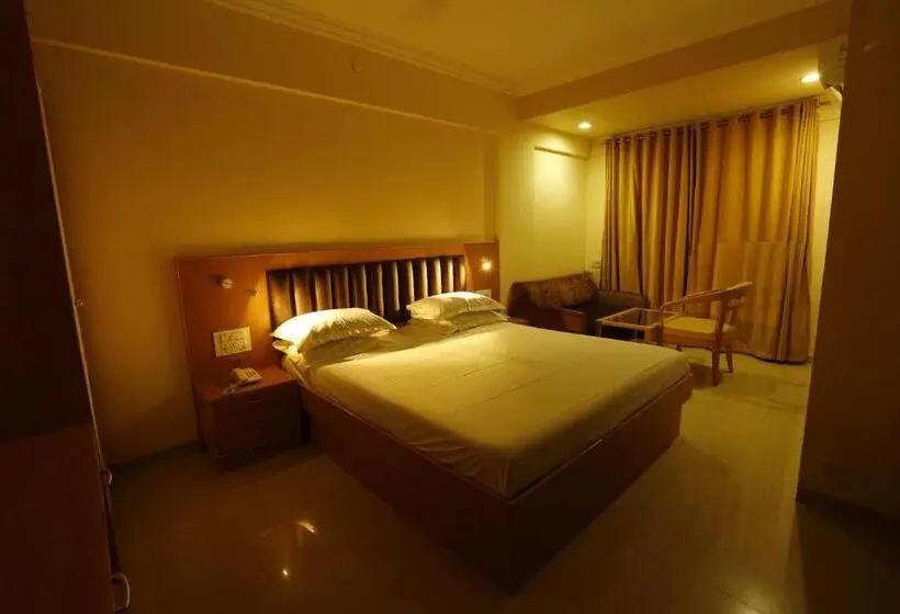 デラックスルーム, Ravikiran Alibaug