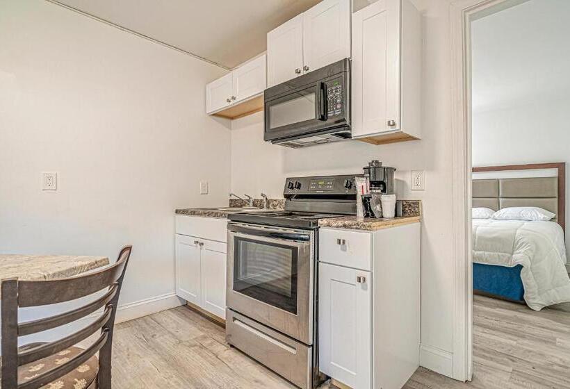 חדר קומפורט לשלושה, Sun Fun