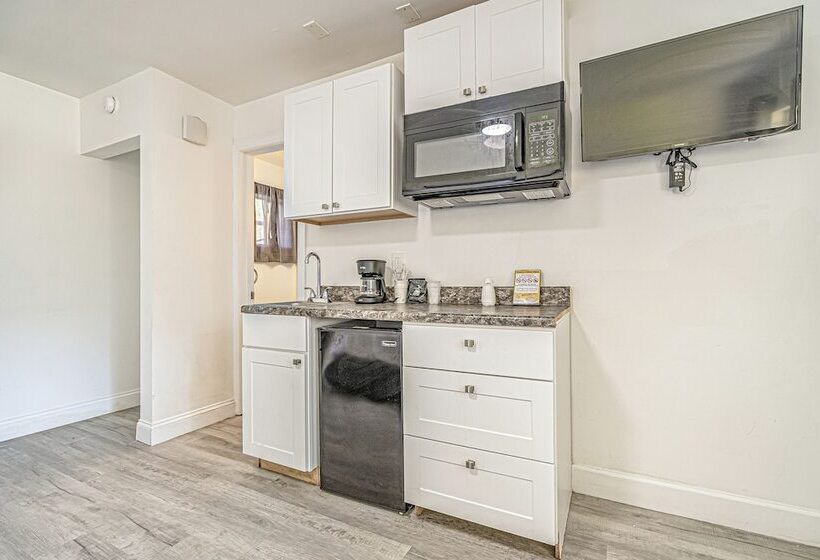 חדר סטודיו סטנדרד, Sun Fun