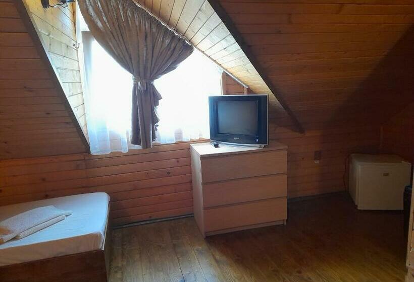 スタンダードトリプルルーム, Pensiunea Trei Ponei