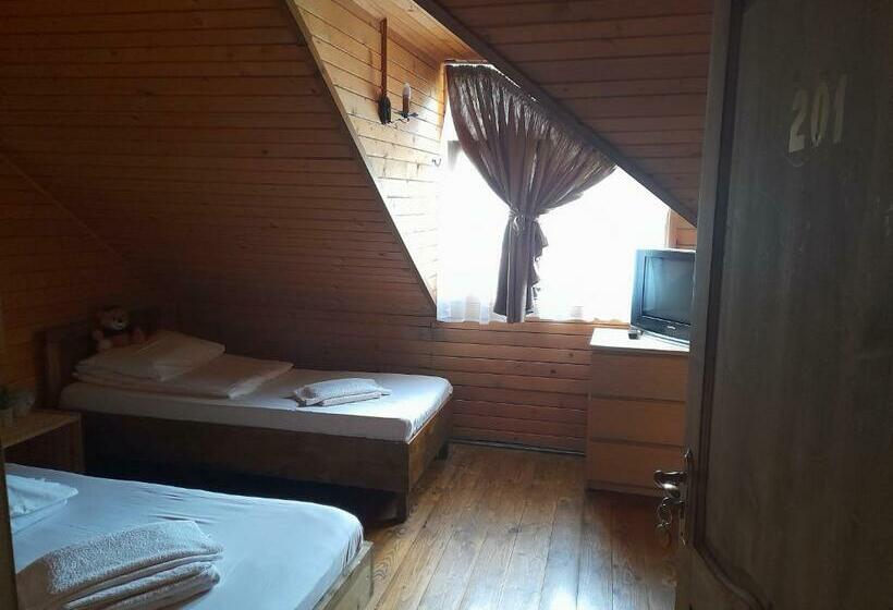 スタンダードトリプルルーム, Pensiunea Trei Ponei