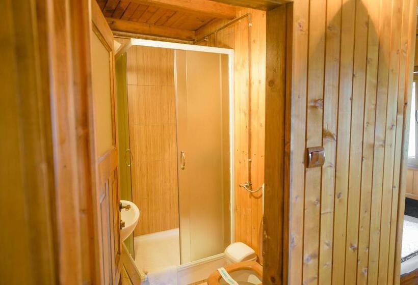 スタンダードトリプルルーム, Pensiunea Trei Ponei