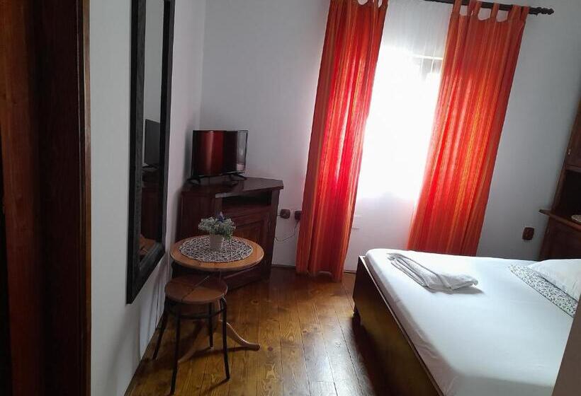 スイート, Pensiunea Trei Ponei