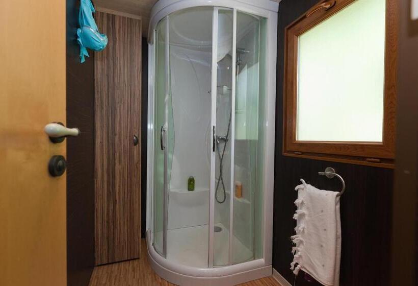 בקתה סטנדרטית, Kon Tiki