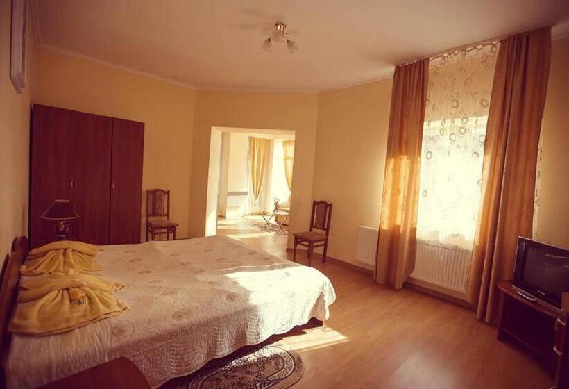 جناح عائلي, Shaian Edelweis