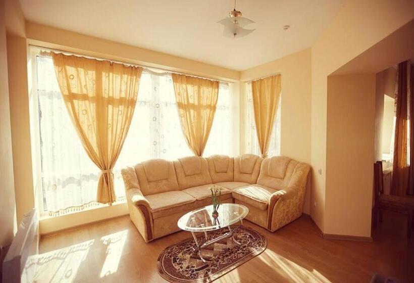 جناح عائلي, Shaian Edelweis