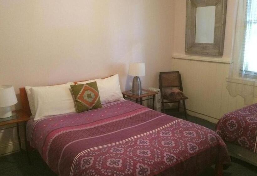 غرفة إقتصادية, Flying Fox Backpackers