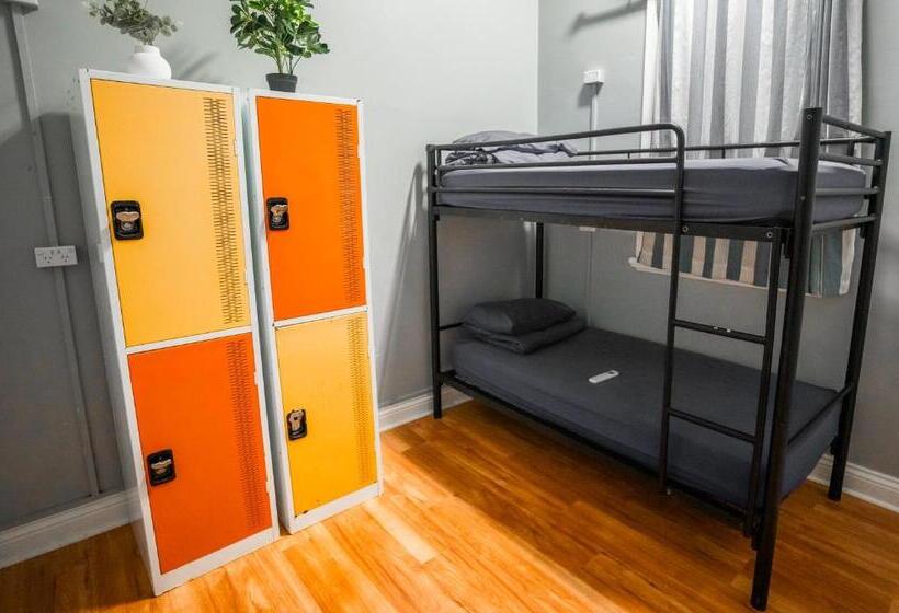 Quarto Estandar, Mad Monkey Central