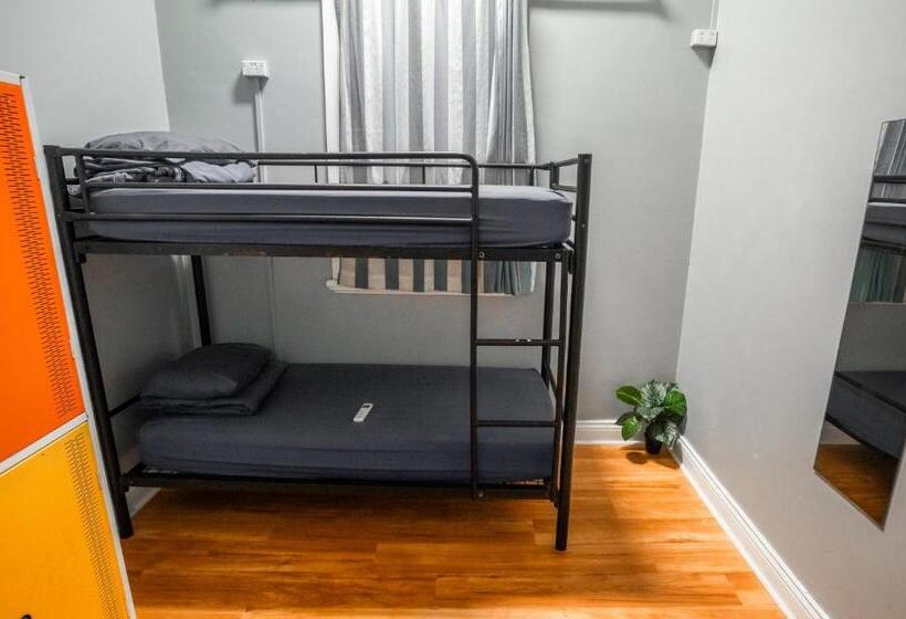 Quarto Estandar, Mad Monkey Central