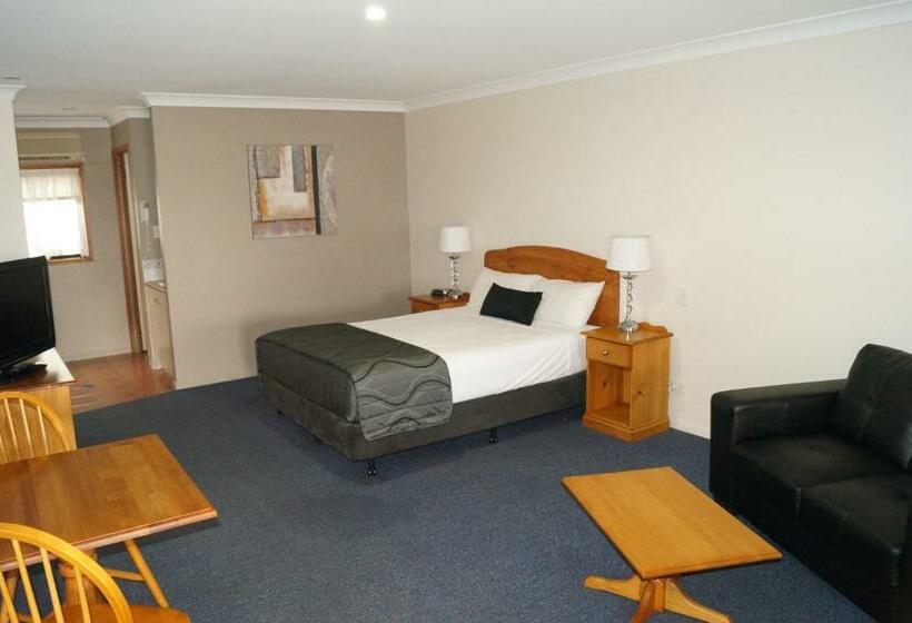 Номер Deluxe, Asters On James Motor Inn