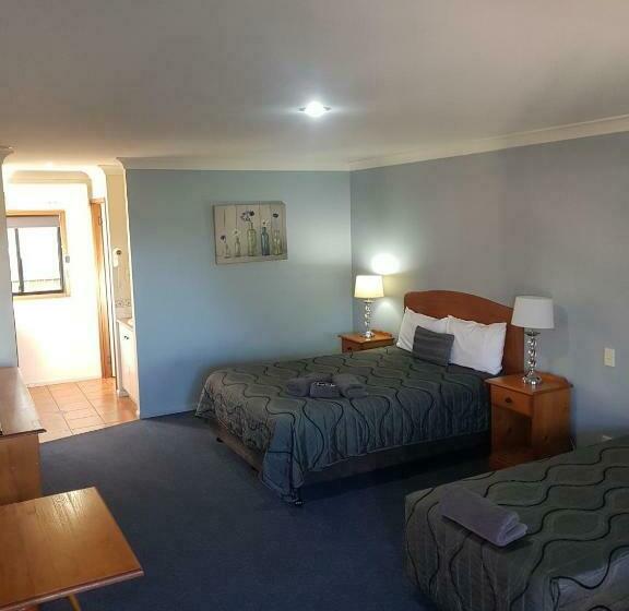 Номер Стандарт, Asters On James Motor Inn