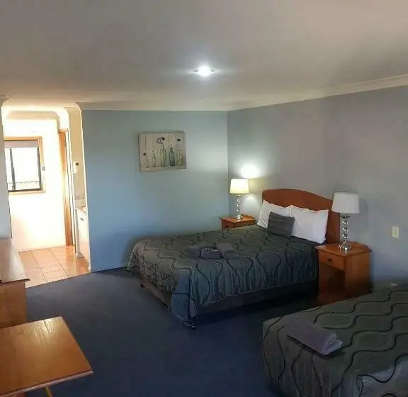 اتاق استاندارد, Asters On James Motor Inn