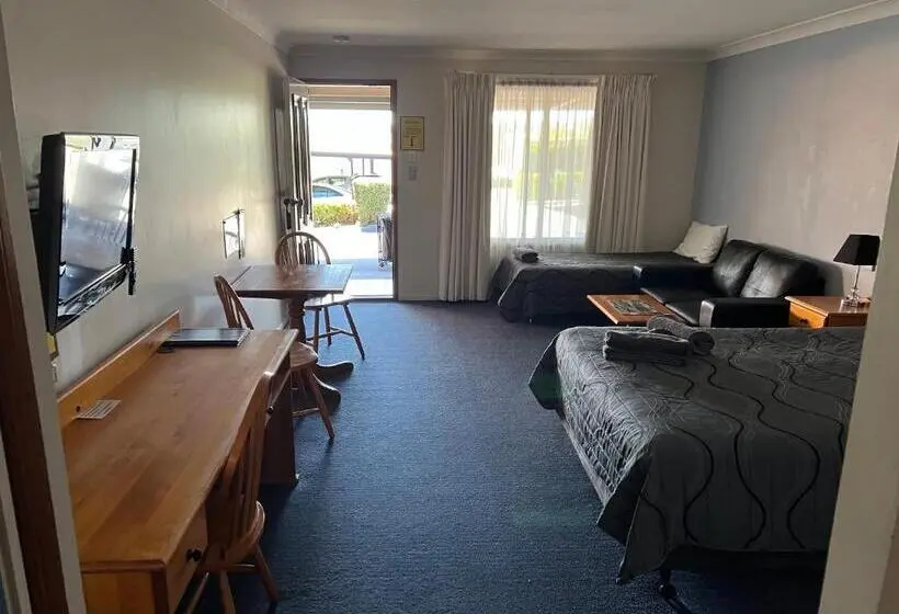 اتاق استاندارد, Asters On James Motor Inn