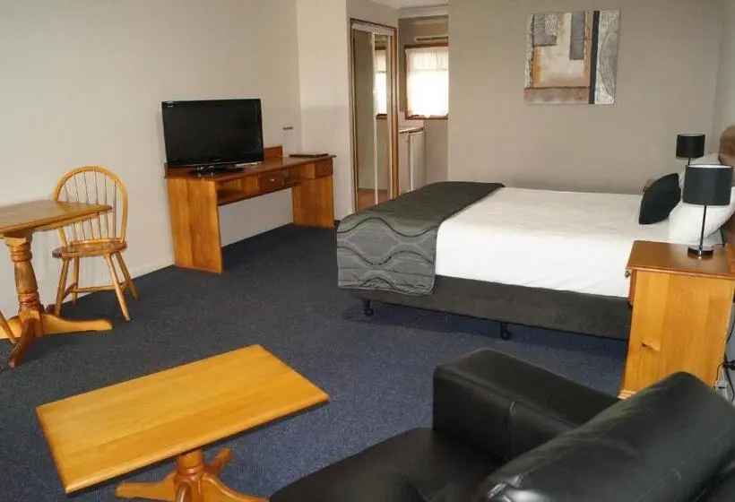 سوئیت 2 خوابه, Asters On James Motor Inn