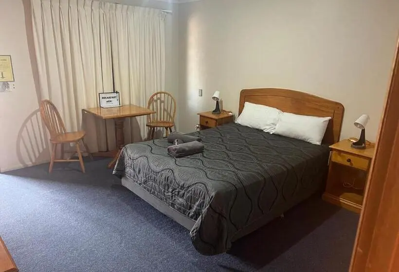 اتاق استاندارد برای معلولان, Asters On James Motor Inn