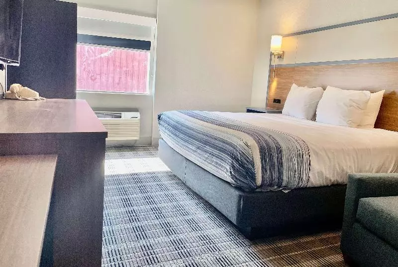 اتاق استاندارد با تخت بزرگ برای معلولان, Americinn By Wyndham Branson & Conference Center