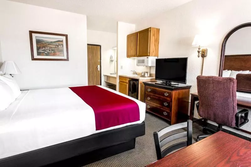 اتاق استاندارد با تخت بزرگ برای معلولان, Americinn By Wyndham Branson & Conference Center