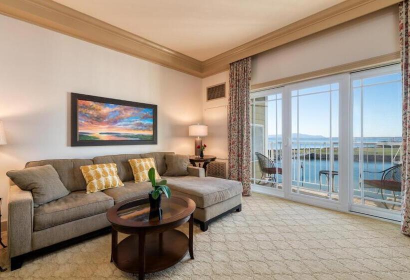 جناح بريميوم, Bellwether On Bellingham Bay