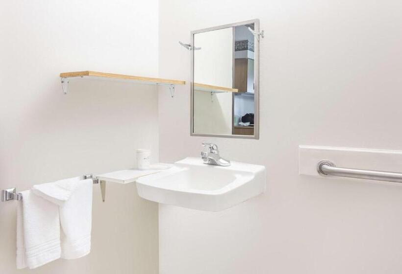 جناح لذوى الاحتياجات الخاصة, Boarders Inn & Suites By Cobblestone Hotels   Brush