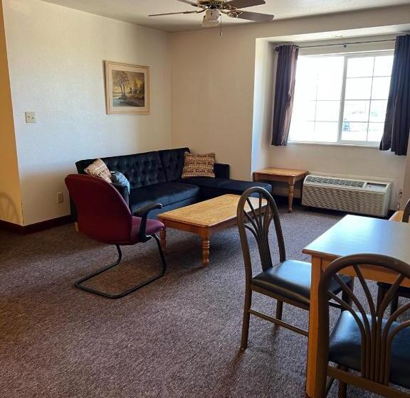 غرفة قياسية ثلاثية, Boarders Inn & Suites By Cobblestone Hotels   Brush