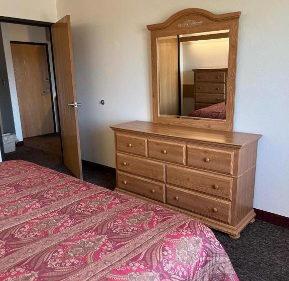 غرفة قياسية ثلاثية, Boarders Inn & Suites By Cobblestone Hotels   Brush