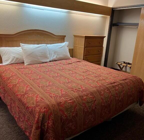 Номер Стандарт Трехместный, Boarders Inn & Suites By Cobblestone Hotels   Brush