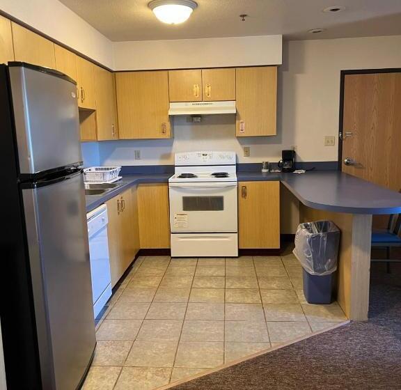 غرفة قياسية ثلاثية, Boarders Inn & Suites By Cobblestone Hotels   Brush