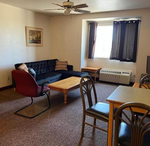 غرفة قياسية ثلاثية, Boarders Inn & Suites By Cobblestone Hotels   Brush