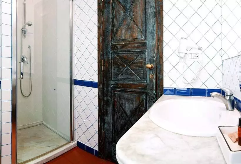 اتاق کلاسیک سه تخته, Costa Dei Fiori
