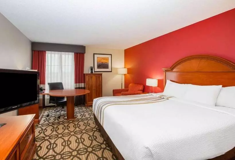 اتاق استاندارد با تخت بزرگ برای معلولان, La Quinta By Wyndham North Platte